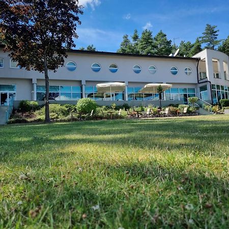 Hotel Mikorzyn Slesin  Bagian luar foto
