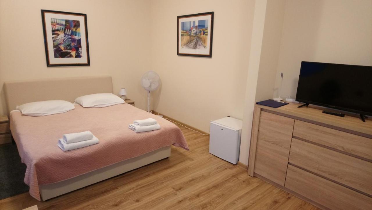 Hotel Mikorzyn Slesin  Bagian luar foto