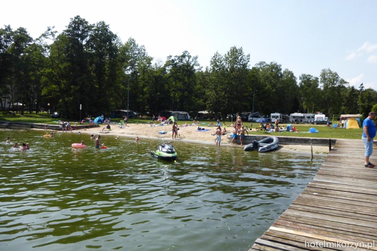 Hotel Mikorzyn Slesin  Bagian luar foto