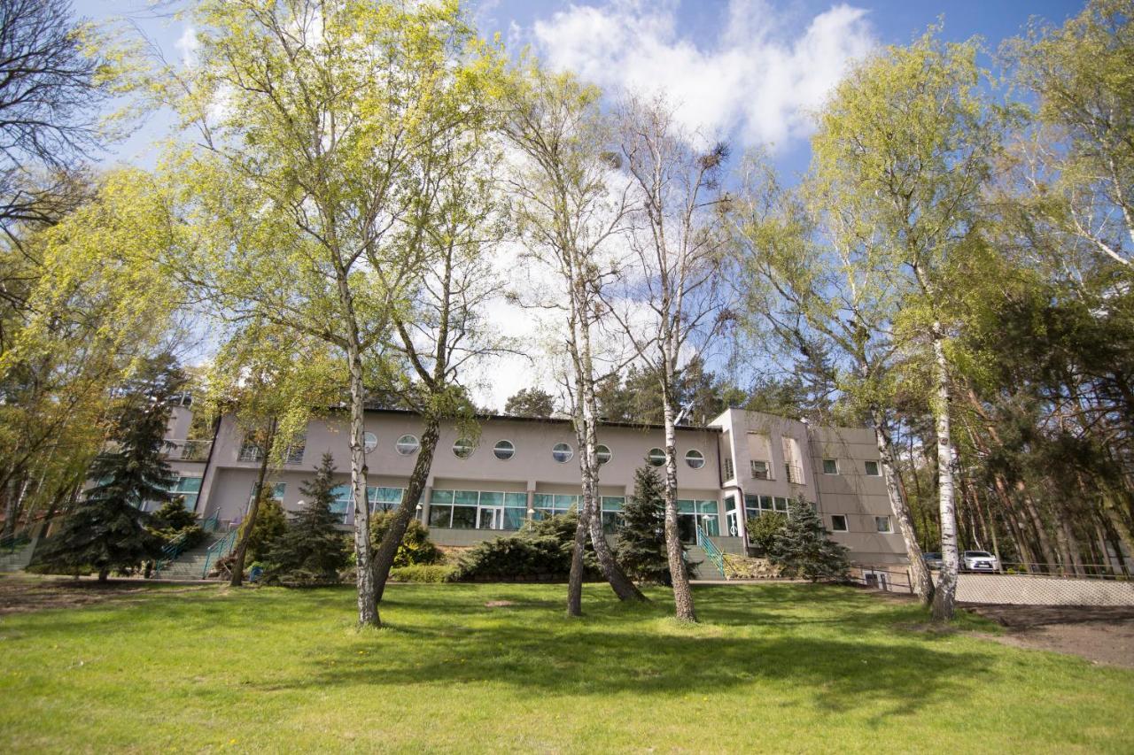 Hotel Mikorzyn Slesin  Bagian luar foto
