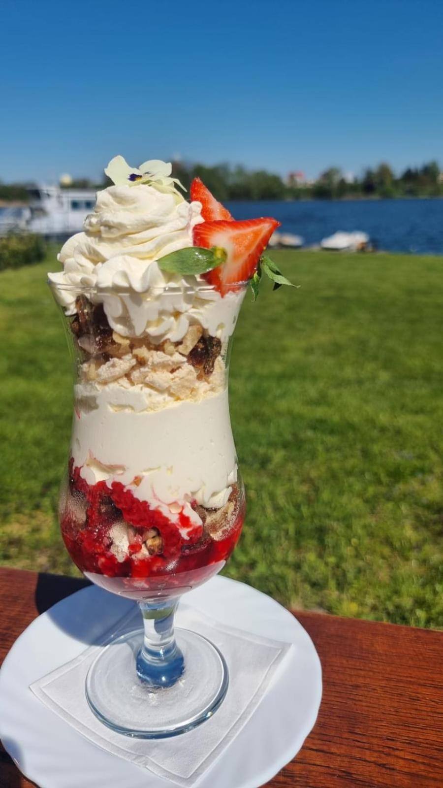 Hotel Mikorzyn Slesin  Bagian luar foto
