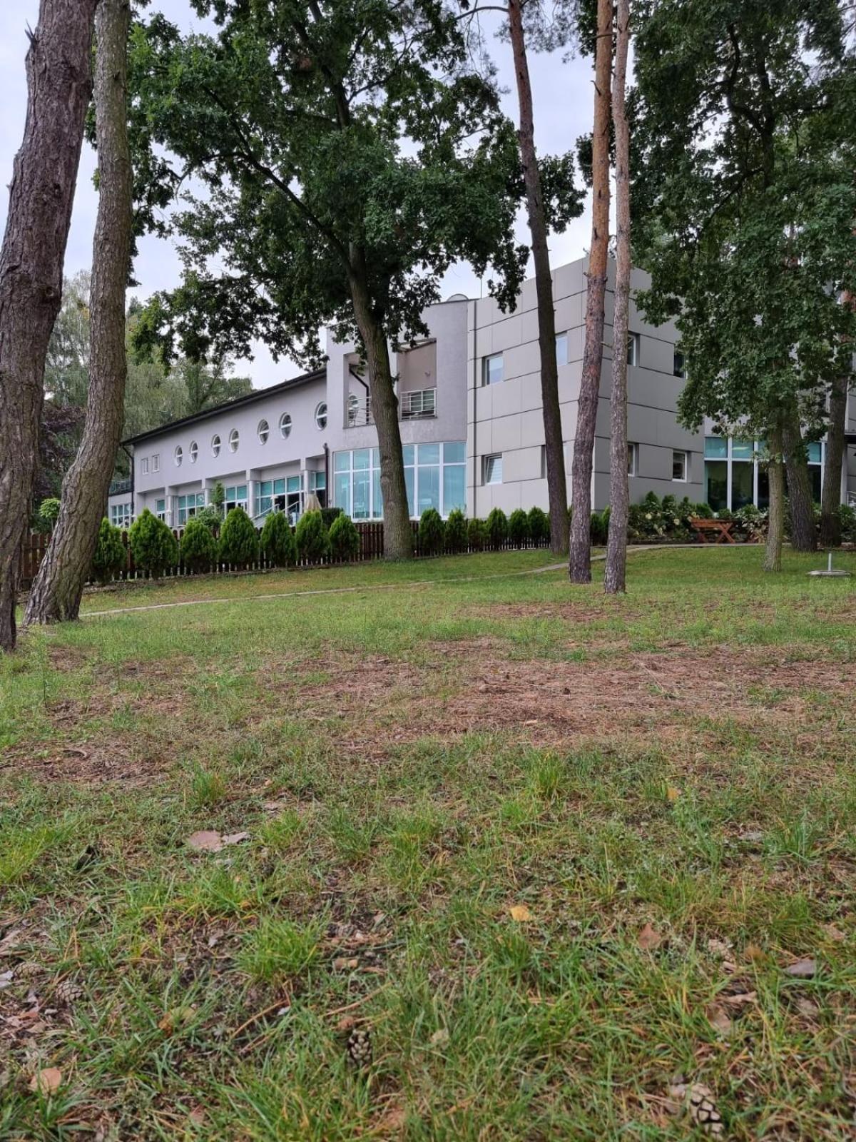 Hotel Mikorzyn Slesin  Bagian luar foto