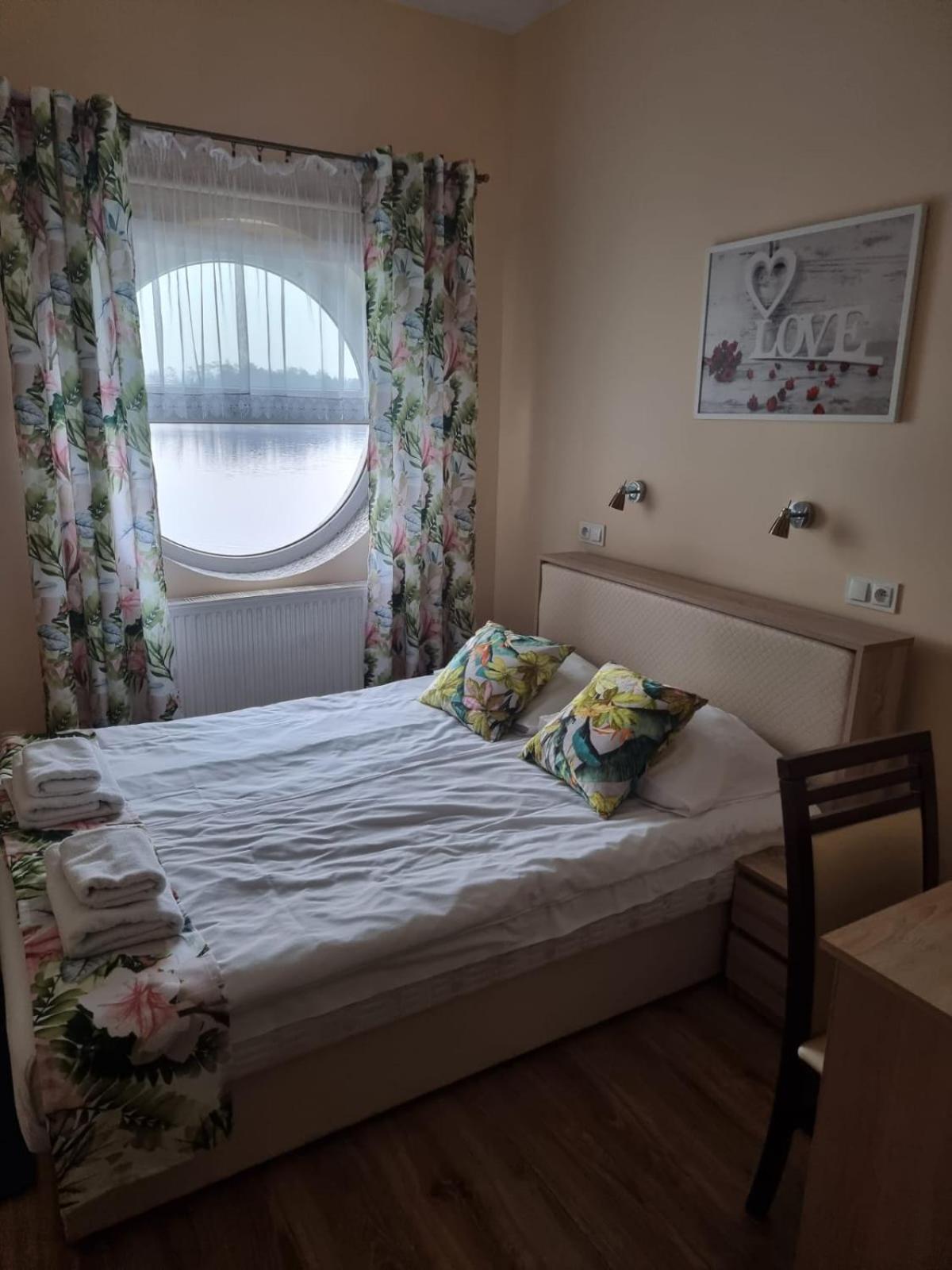 Hotel Mikorzyn Slesin  Bagian luar foto