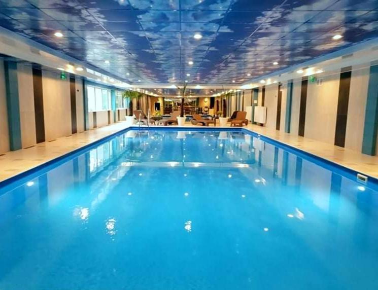 Hotel Mikorzyn Slesin  Bagian luar foto