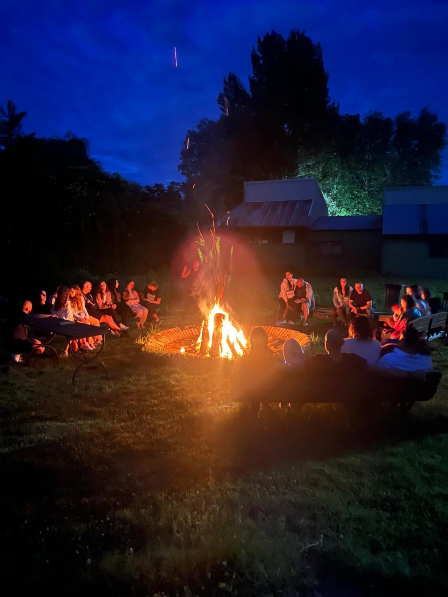 Hotel Mikorzyn Slesin  Bagian luar foto