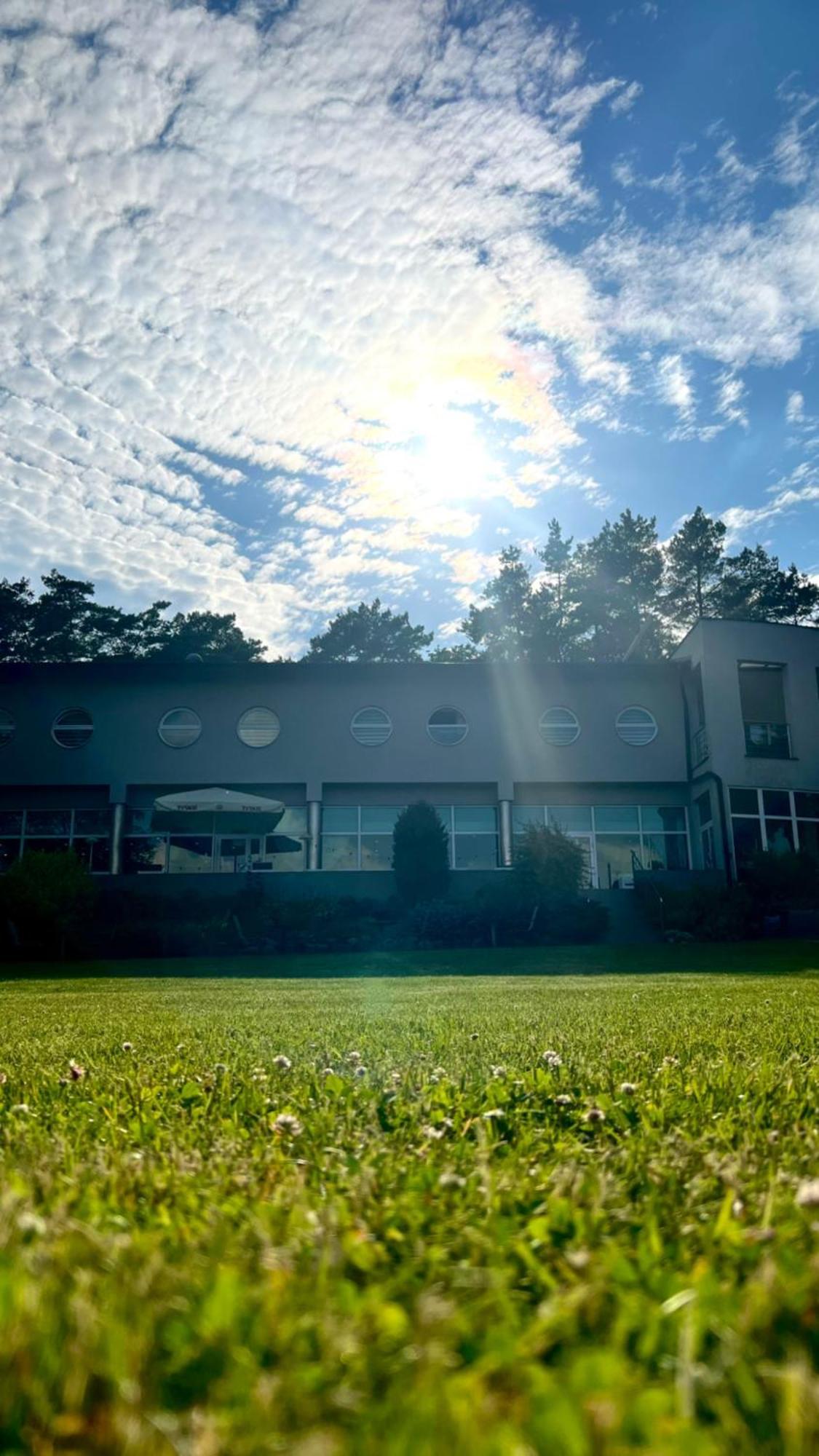 Hotel Mikorzyn Slesin  Bagian luar foto